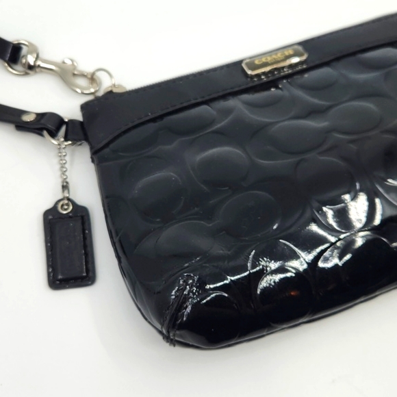 Coach Patent Leather Wristlet with "Kissing C's" and Hangtag - Picture 1 of 6